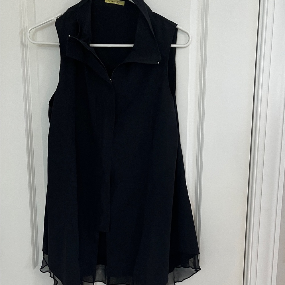 Chic Black Sleeveless Blouse